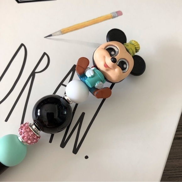 Disney Doorables: Mickey & Friends: Mickey Mouse handmade beaded pen - Picture 1 of 3